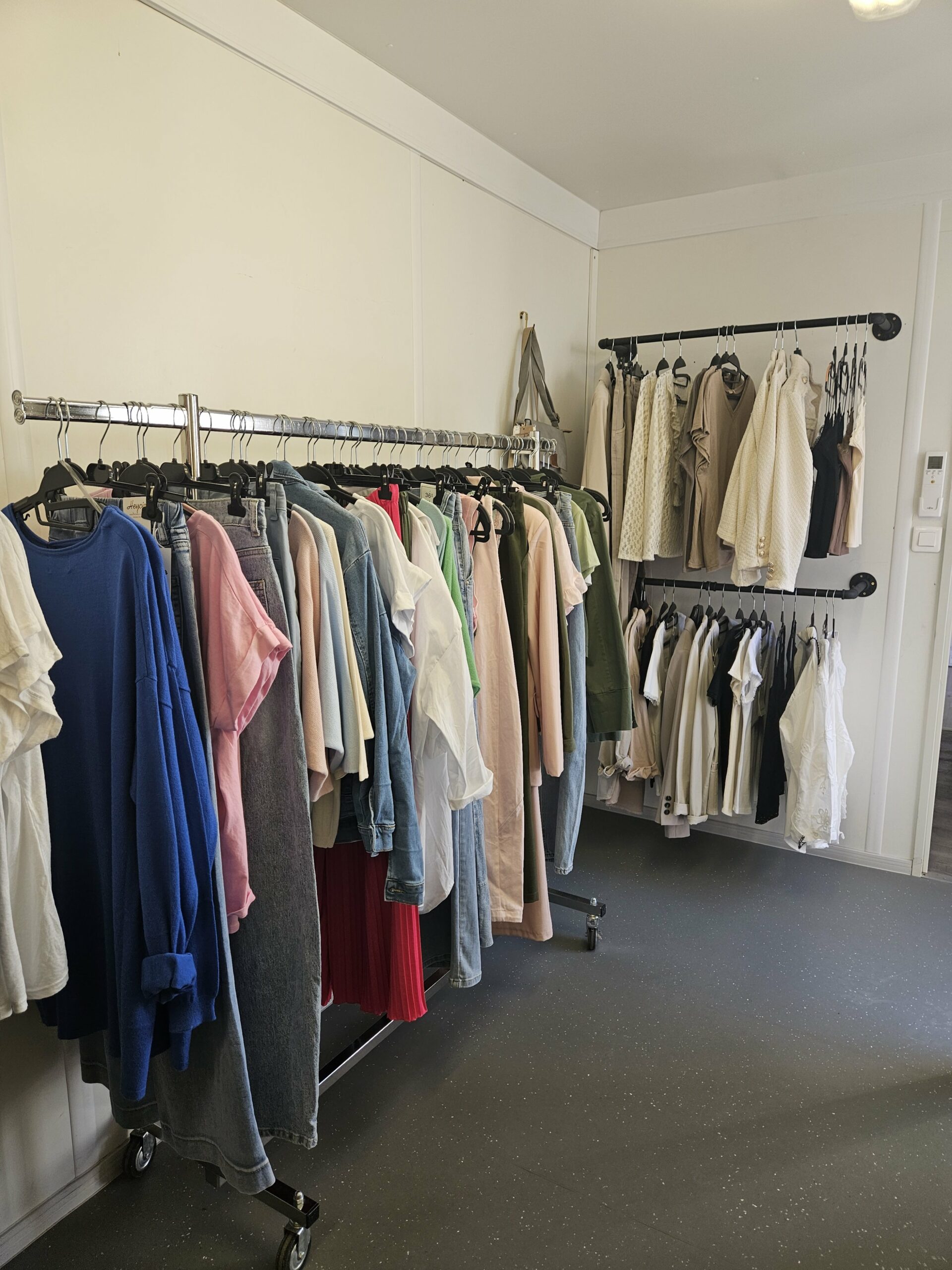 SHOW ROOM – Image 6