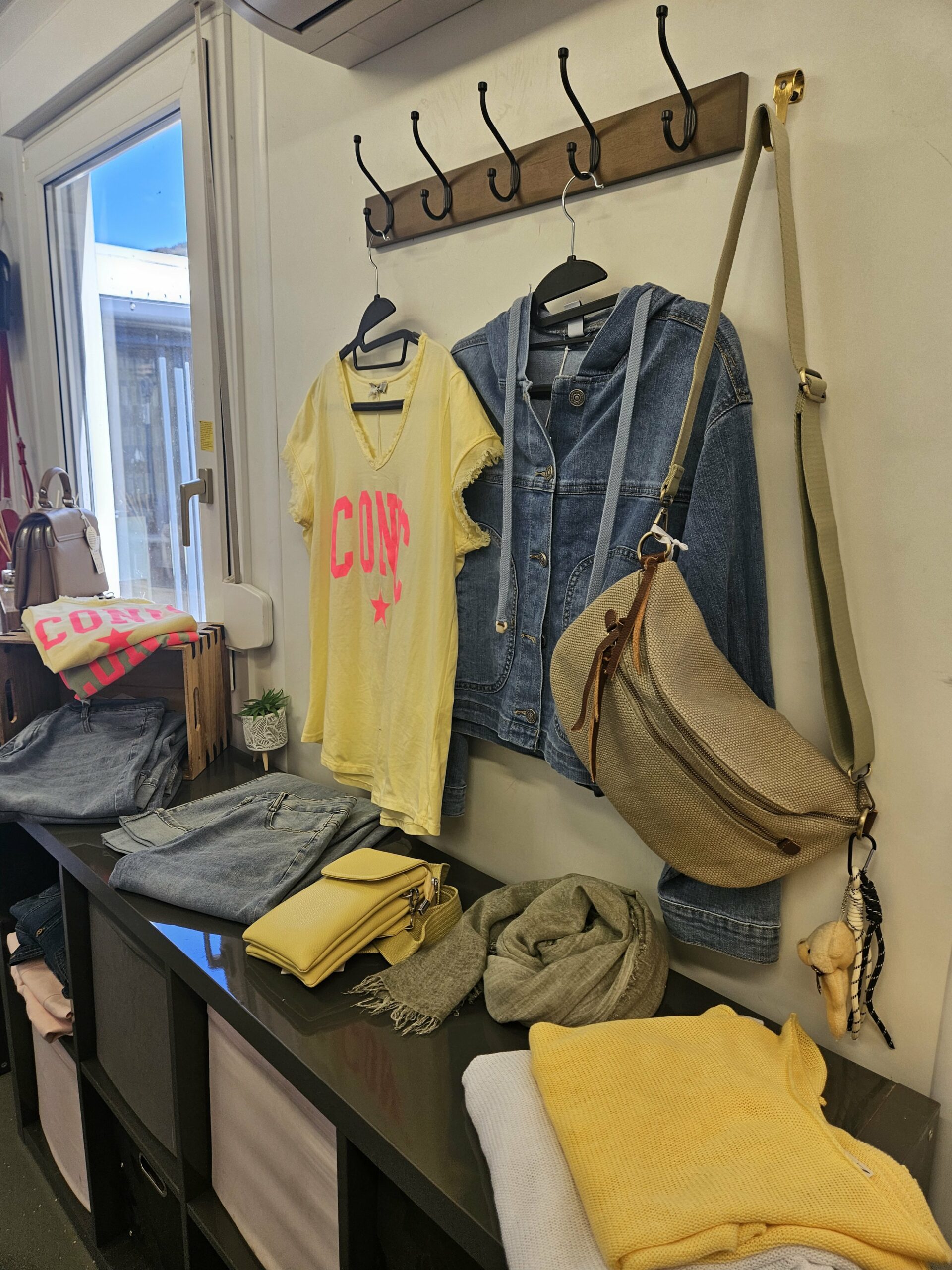 SHOW ROOM – Image 4