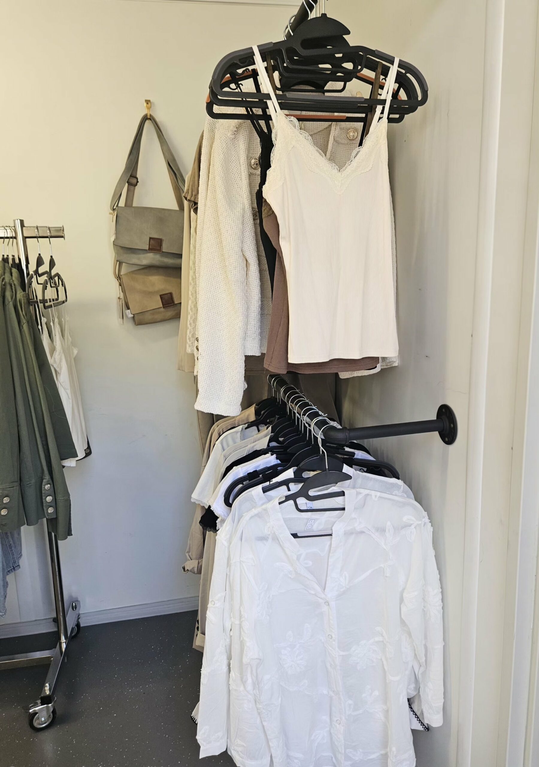 SHOW ROOM – Image 3